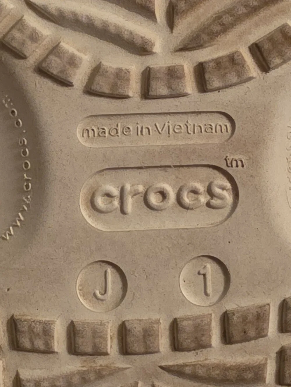 Crocs Classic Pokémon Clogs Kids Junior Size J1 EUC
